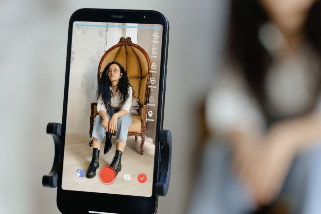 tao video bang ai illustration for Tạo video bằng AI: 7 Công cụ tốt nhất cho video ngắn TikTok