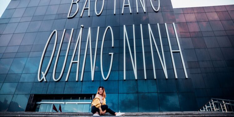 bao tang nghe thuat illustration for Bảo tàng nghệ thuật: Review địa điểm sống ảo cực chất cuối tuần