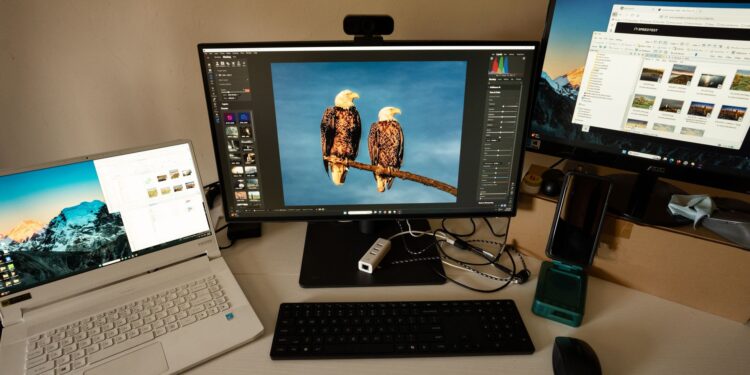 dung 2 man hinh pc illustration for Dùng 2 màn hình PC: Cách thiết lập góc làm việc chuyên nghiệp