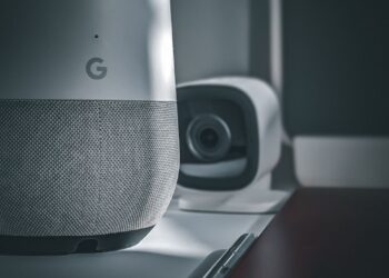 Illustration of Google Assistant: Cách bật tìm kiếm bằng giọng nói Android cực đơn giản