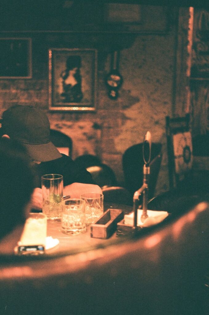 hidden bar sai gon illustration for Hidden bar Sài Gòn: 10 Địa điểm chill speakeasy tuyệt vời cho hẹn hò