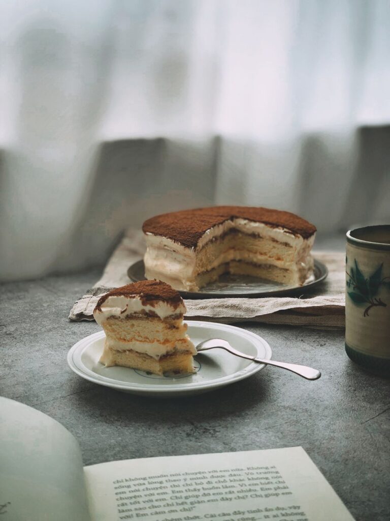 lam banh tiramisu illustration for Làm bánh Tiramisu chuẩn vị Ý: Công thức tuyệt đỉnh và bí quyết thành c