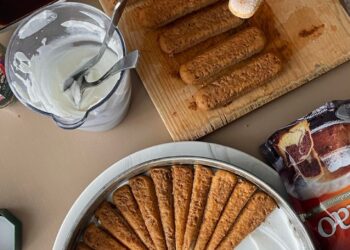 lam banh tiramisu illustration for Làm bánh Tiramisu chuẩn vị Ý: Công thức tuyệt đỉnh và bí quyết thành c