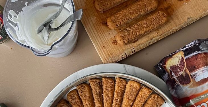 lam banh tiramisu illustration for Làm bánh Tiramisu chuẩn vị Ý: Công thức tuyệt đỉnh và bí quyết thành c