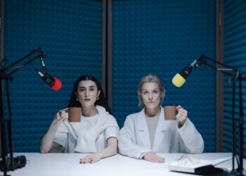 lam podcast ai illustration for Làm podcast AI: Cách viết kịch bản và kiếm tiền online hiệu quả