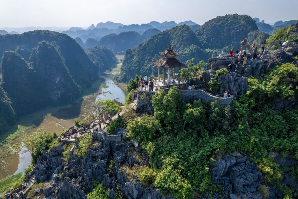 Illustration of Lịch trình Ninh Bình 1 ngày tự túc: Kinh nghiệm khám phá tuyệt đỉnh