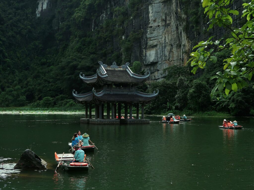 Illustration of Lịch trình Ninh Bình 1 ngày tự túc: Kinh nghiệm khám phá tuyệt đỉnh