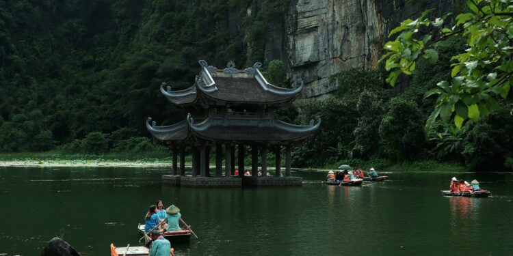 Illustration of Lịch trình Ninh Bình 1 ngày tự túc: Kinh nghiệm khám phá tuyệt đỉnh