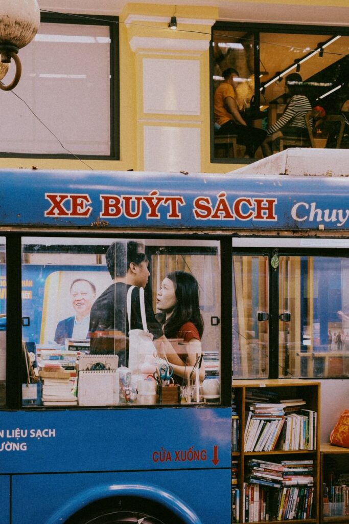 meo di xe khach giuong nam illustration for Mẹo đi xe khách giường nằm: Bí kíp du lịch tự túc hoàn hảo
