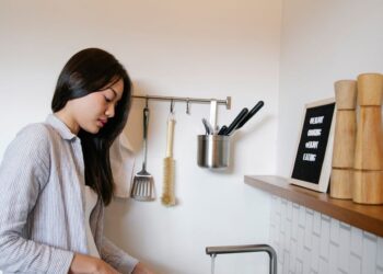 nuoc rua chen sinh hoc illustration for Nước rửa chén sinh học: Mẹo tự làm cực đơn giản, bảo vệ da tay