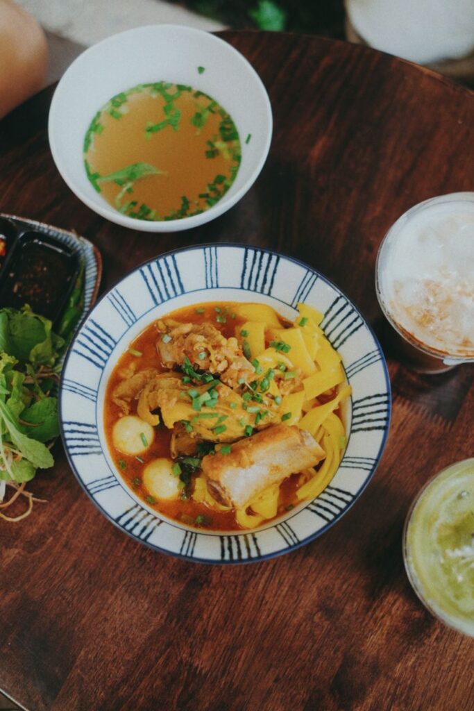pho am thuc cho lon illustration for Phố ẩm thực Chợ Lớn: Review 10 món Hoa chuẩn vị xuất sắc nhất