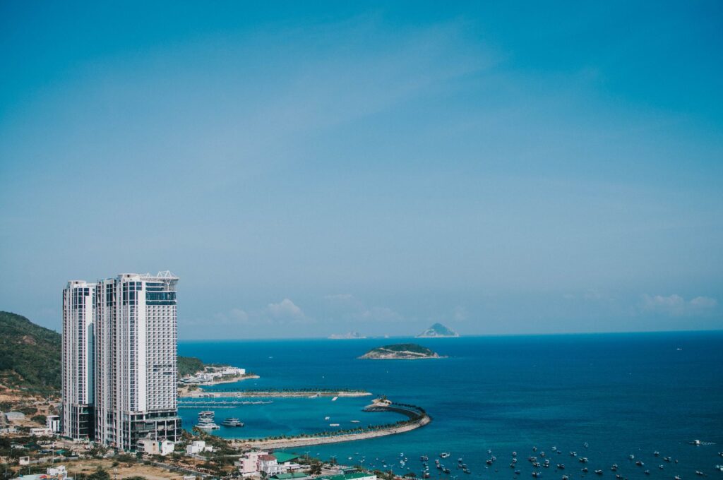 resort nha trang view bien illustration for Resort Nha Trang view biển: Review 7 khách sạn giá rẻ đẹp