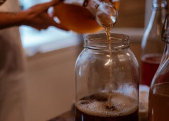 tu lam kombucha illustration for Tự làm kombucha: Công thức chuẩn cho đồ uống sức khỏe tuyệt vời