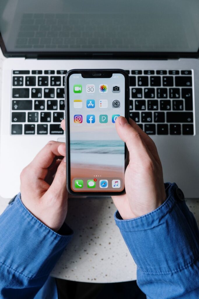 Illustration of Xem pass wifi iPhone: Mẹo iOS cực dễ để lấy lại mật khẩu