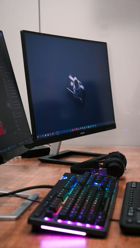 2 man hinh pc illustration for 2 màn hình PC: Mẹo thiết lập dual monitor Windows hiệu quả nhất
