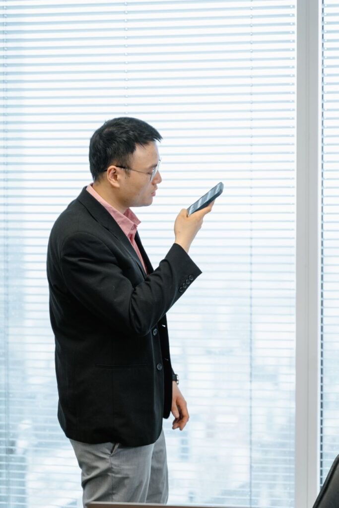 dich giong noi mobile illustration for Dịch giọng nói mobile: Mẹo giao tiếp thông minh và cực hiệu quả