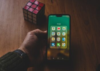 hinh nen trong suốt illustration for Hình nền trong suốt: Mẹo giao diện độc lạ cực vui cho Android