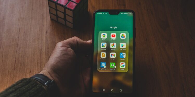 hinh nen trong suốt illustration for Hình nền trong suốt: Mẹo giao diện độc lạ cực vui cho Android