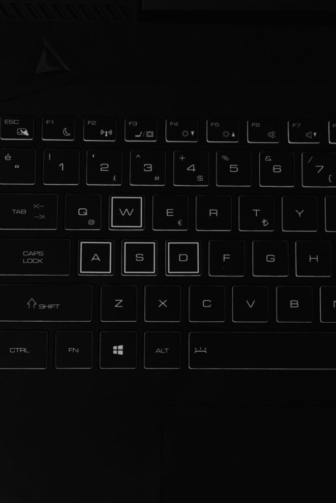 Illustration of Laptop do nuoc: 5 mẹo cứu linh kiện cực nhanh chống hỏng