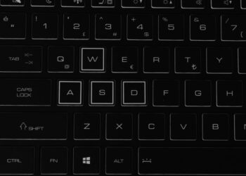 Illustration of Laptop do nuoc: Mẹo cứu PC khẩn cấp hiệu quả và an toàn