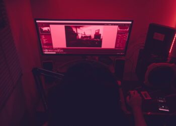 loi man hinh pc illustration for Lỗi màn hình PC: Mẹo sửa lỗi màn hình sọc hiệu quả nhất