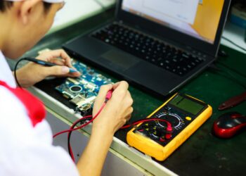 sua ban phim laptop loan illustration for Sửa bàn phím laptop loạn: Mẹo xử lý lỗi nhanh chóng, hiệu quả