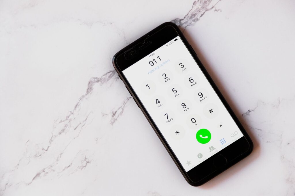 Cách bật SOS trên iPhone: Hướng dẫn cài đặt tính năng an toàn tu