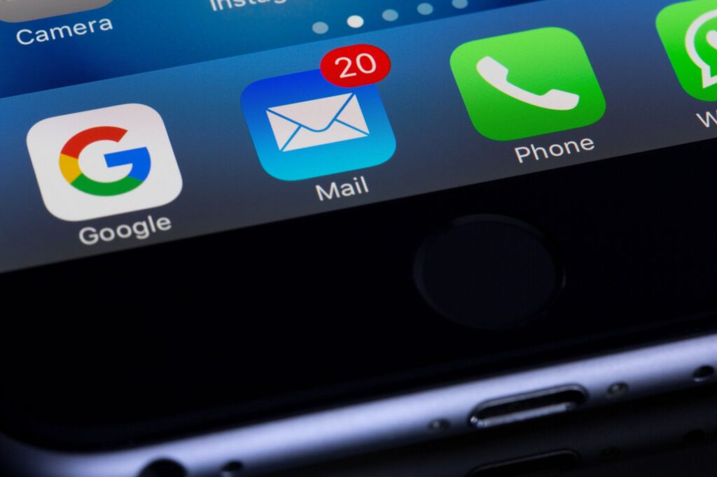 cach dong bo danh ba tu gmail sang icloud illustration for Cách đồng bộ danh bạ từ Gmail sang iCloud: Hướng dẫn nhanh, hiệu q