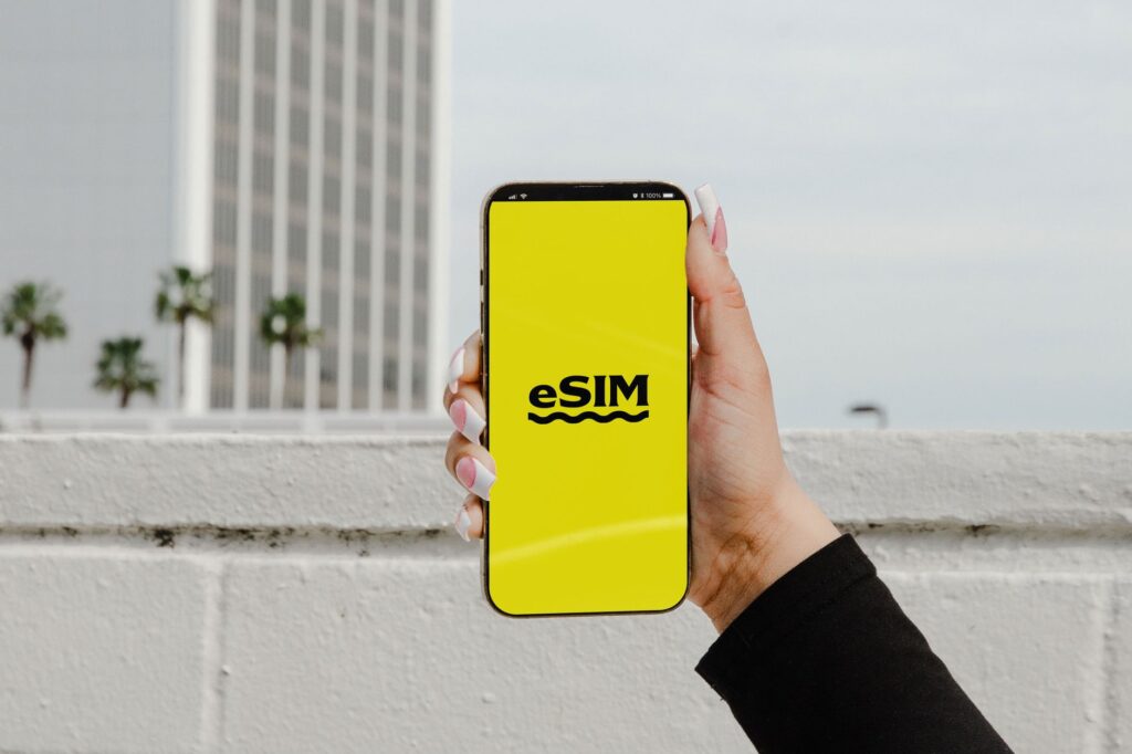 cach cai dat va kich hoat esim tren dien thoai illustration for Cách cài đặt và kích hoạt eSIM trên điện thoại: Hướng dẫn tốt