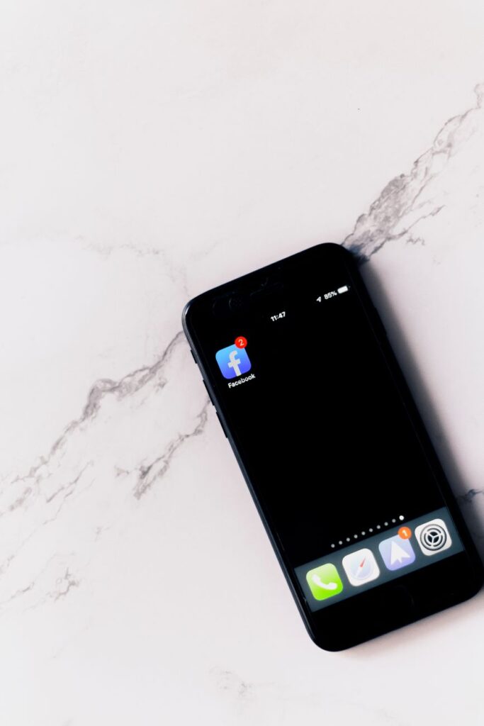 cach tai video tu facebook ve iphone bang phim tat illustration for Cách tải video từ Facebook về iPhone bằng Phím tắt cực nh