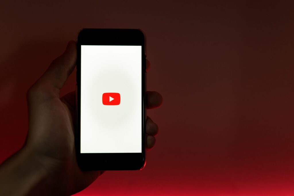 cach tat quang cao tren youtube dien thoai illustration for Cách tắt quảng cáo trên YouTube điện thoại: Mẹo xem video hiệu qu