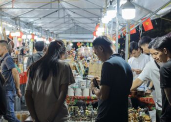 Illustration of Mẹo trả giá khi mua sắm chợ đêm: Bí quyết mua sắm thông minh