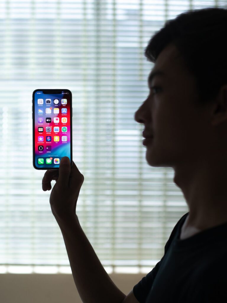 sua loi iphone bi soc man hinh illustration for Sửa lỗi iPhone bị sọc màn hình: Cách khắc phục hiệu quả nh